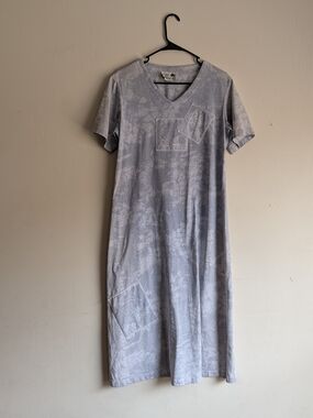 Light Gray V-Neck Midi Dress with Subtle Wash